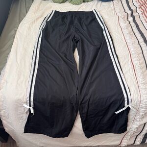 Track suit pants with bows